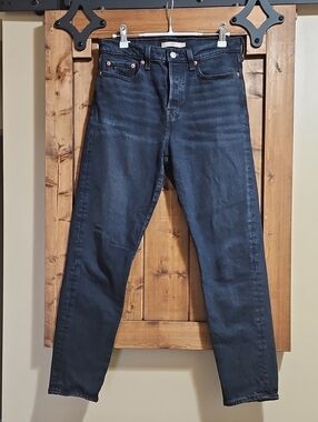 Levi’s Wedgie Icon Fit Ankle Women's Jeans in "Wild Bunch" Black W30